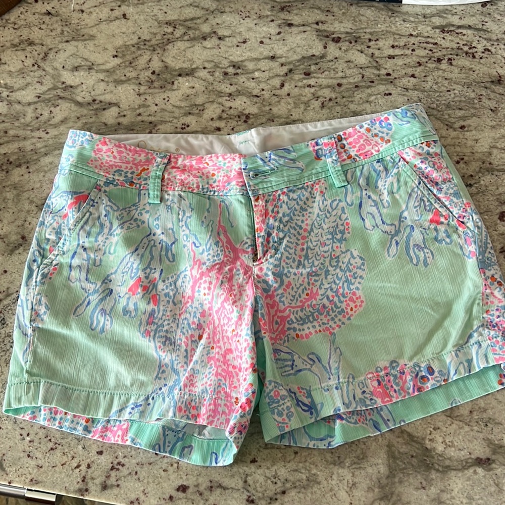 Lilly Pulitzer Callahan Short Coral print Size 8 GUC